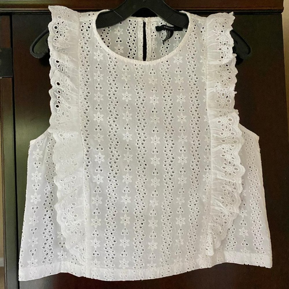 Forever 21 White Eyelet Sleeveless Blouse Size M